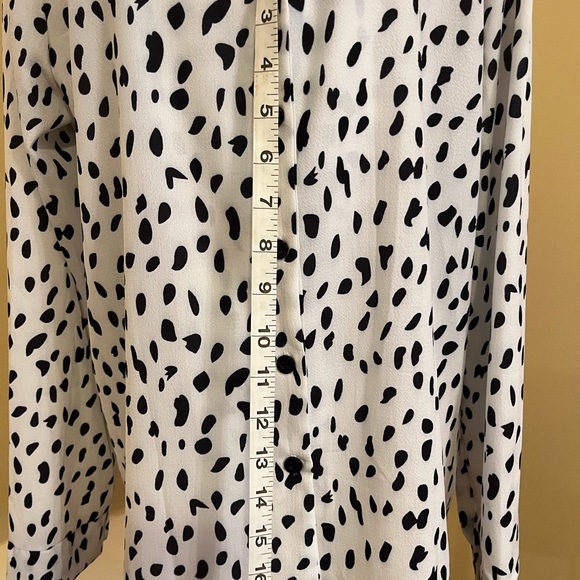 LADIES V-NECK LEOPARD PRINT BLOUSE SIZE LARGE - Picture 3 of 11